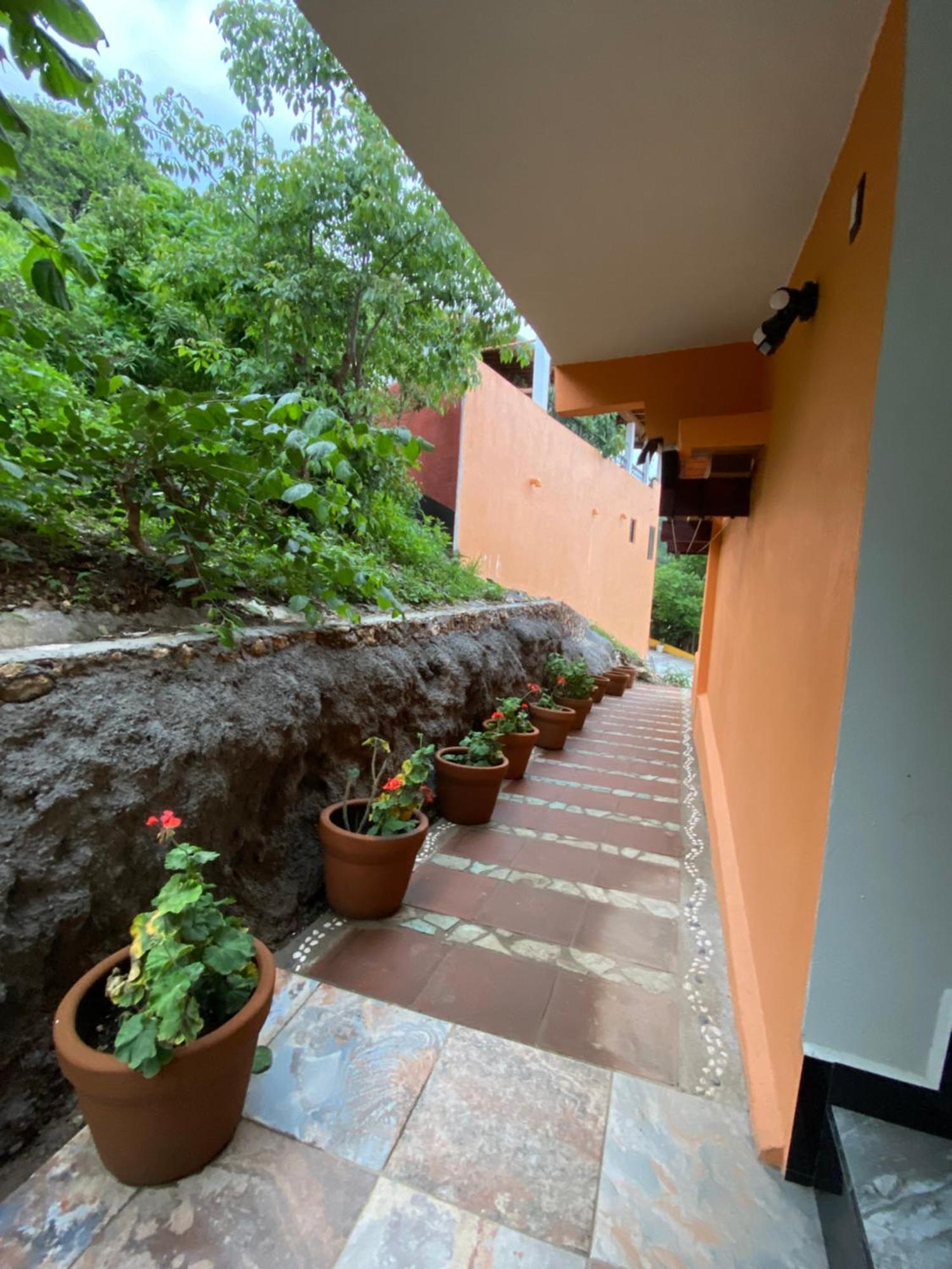 Hospedaje Anturios Valle De Bravo Exteriör bild